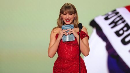 Taylor Swift Birinci Albümlerinin Haklarını Satın Aldı