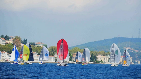 30 Ağustos’ta Yelken Tutkunları Istanbul Boğazında Bir Ortaya Geldi