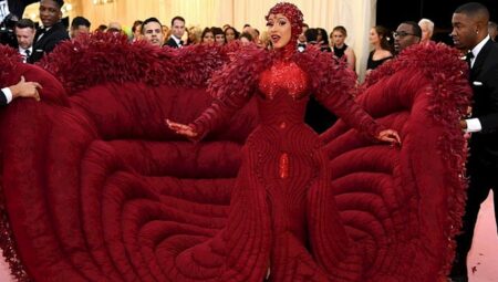 Cardi B’nin En İkonik 10 Kırmızı Halı Görünümü