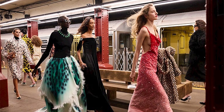 Chanel Métiers d’art 2026: Matthieu Blazy, New York Metrosunda Çağdaş Zarafeti Tekrar Yazıyor