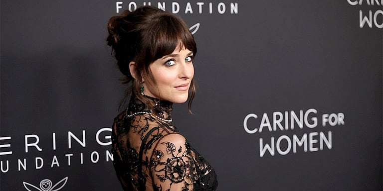 Dakota Johnson Transparan Gucci Elbisesiyle Tezli Bir Görünüm Yarattı