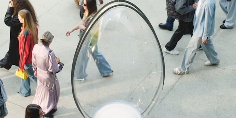 Diesel, “Egg Hunt” ile Milano Moda Haftası’nda Podyumu Sokağa Taşıyor: Kentte Bir Yumurta Avı Başlıyor