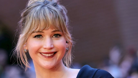 Jonathan Anderson’ın Birinci Dior Koleksiyonu, Jennifer Lawrence’la Kırmızı Halıda