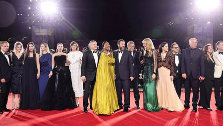 Kırmızı Halı: Venedik Sinema Festivali’nde “Jay Kelly” Galası