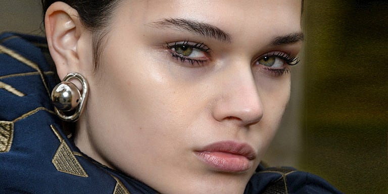 Kirpikleri Güçlendirmeye Yardımcı Olan 6 Serum