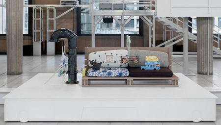 Miu Miu ve Helen Marten’den Arka Basel Paris’te Çok Katmanlı Bir Performans: 30 Blizzards