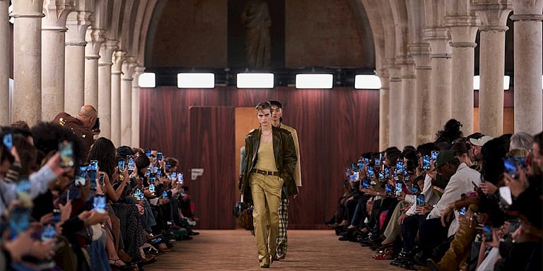 Paris Moda Haftası: Acne Studios İlkbahar/Yaz 2026