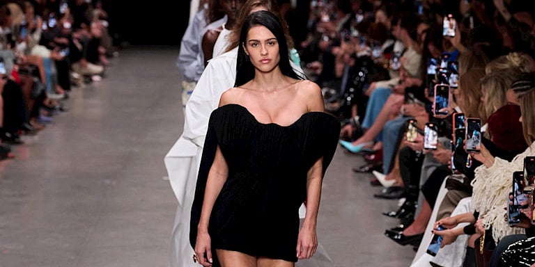 Paris Moda Haftası: Stella McCartney İlkbahar/Yaz 2026