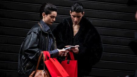 “Tech Neck”: Ekranların Yol Açtığı Yeni Hoşluk ve Sıhhat Kaygısı