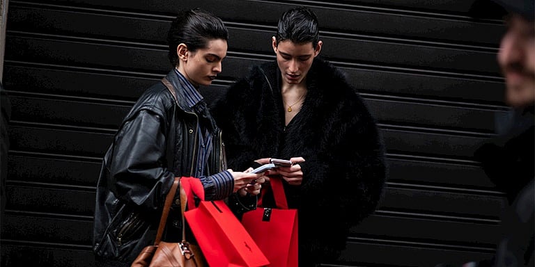 “Tech Neck”: Ekranların Yol Açtığı Yeni Hoşluk ve Sıhhat Kaygısı