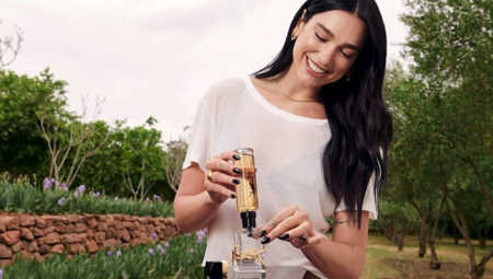 Yeniden ve Yine: Dua Lipa, YSL’nin Libre’siyle Buluştu!