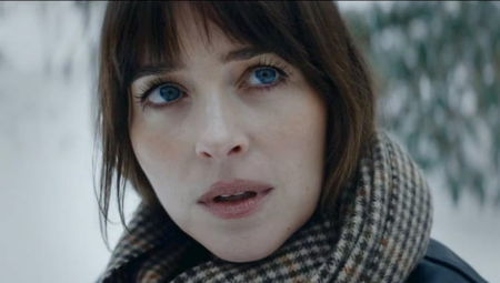 Anne Hathaway ve Dakota Johnson Birebir Sinemada Buluşuyor