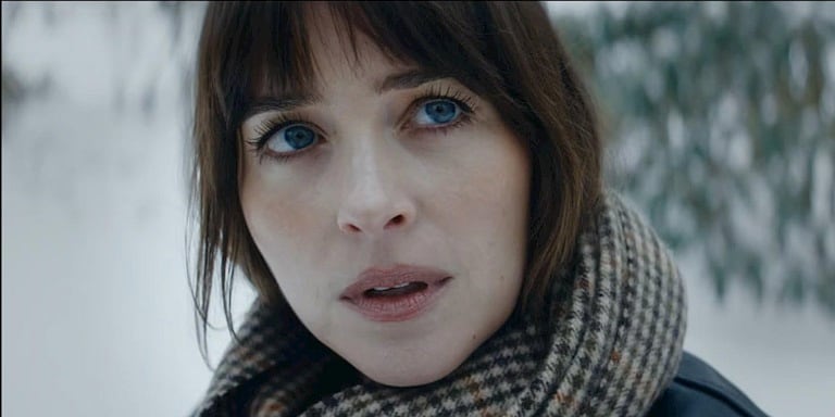 Anne Hathaway ve Dakota Johnson Birebir Sinemada Buluşuyor