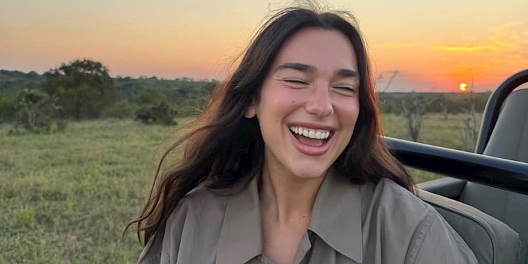 Dua Lipa’dan İlhamla: Gözümüze Çarpan 5 Trençkot