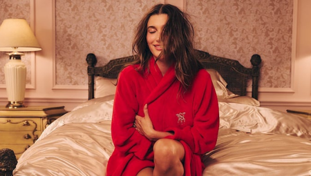 Hailey Bieber, Sevgililer Günü’nü Victoria’s Secret’la Kutlamaya Davet Ediyor