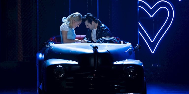Rock’n’Roll, Aşk ve Nostalji: “Grease” Müzikali İstanbul’a Geliyor